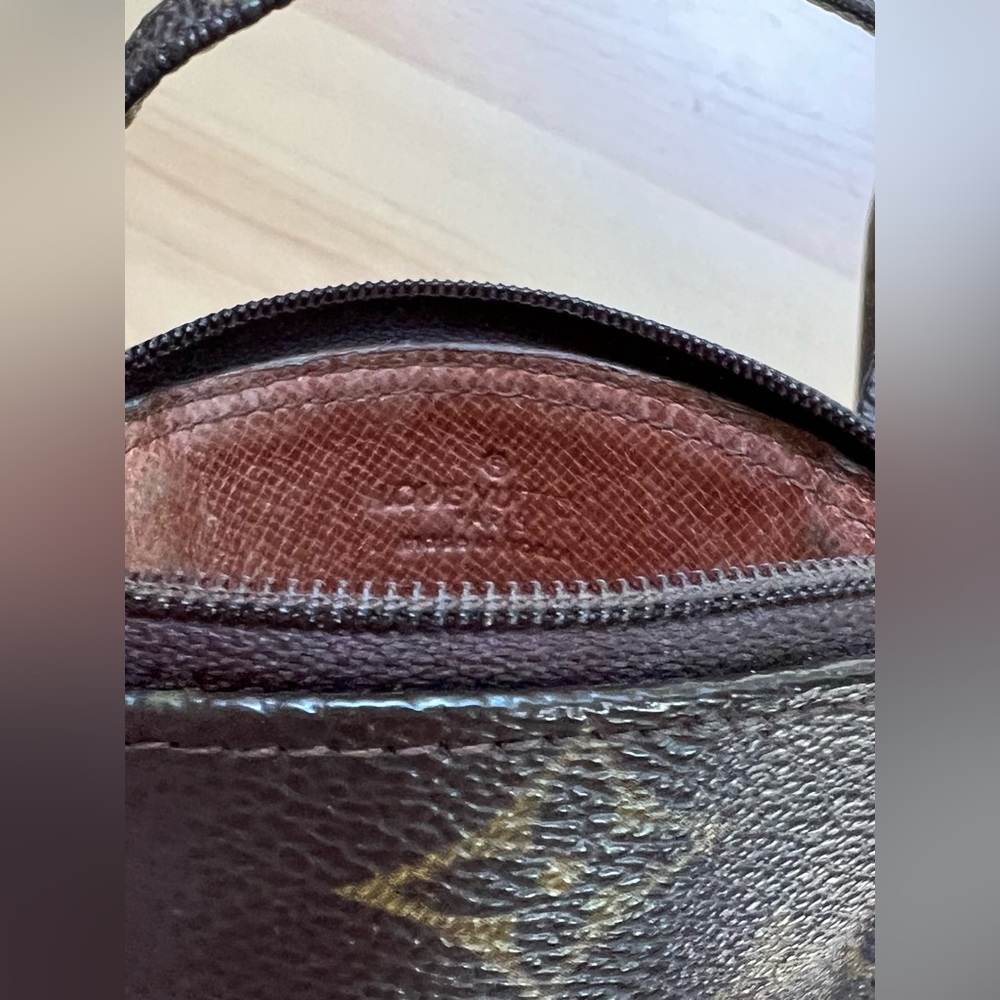 Vintage Louis Vuitton- 1986  LV Pochette
Secret / Rare Shoulder Bag - Picture 15 of 17